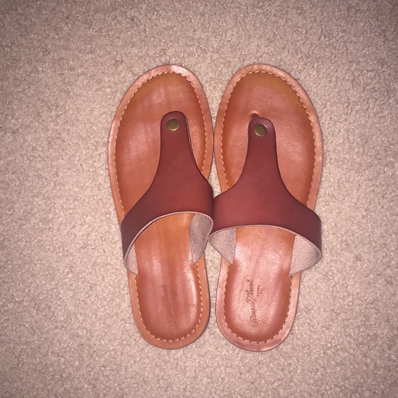 Universal Thread Shoes - All leather size 8 sandals. Like new